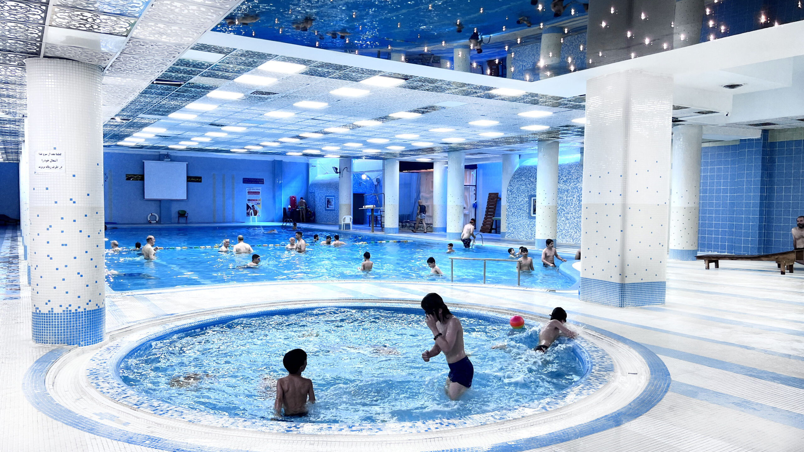 مجموعه ورزشی استخر یادیاران